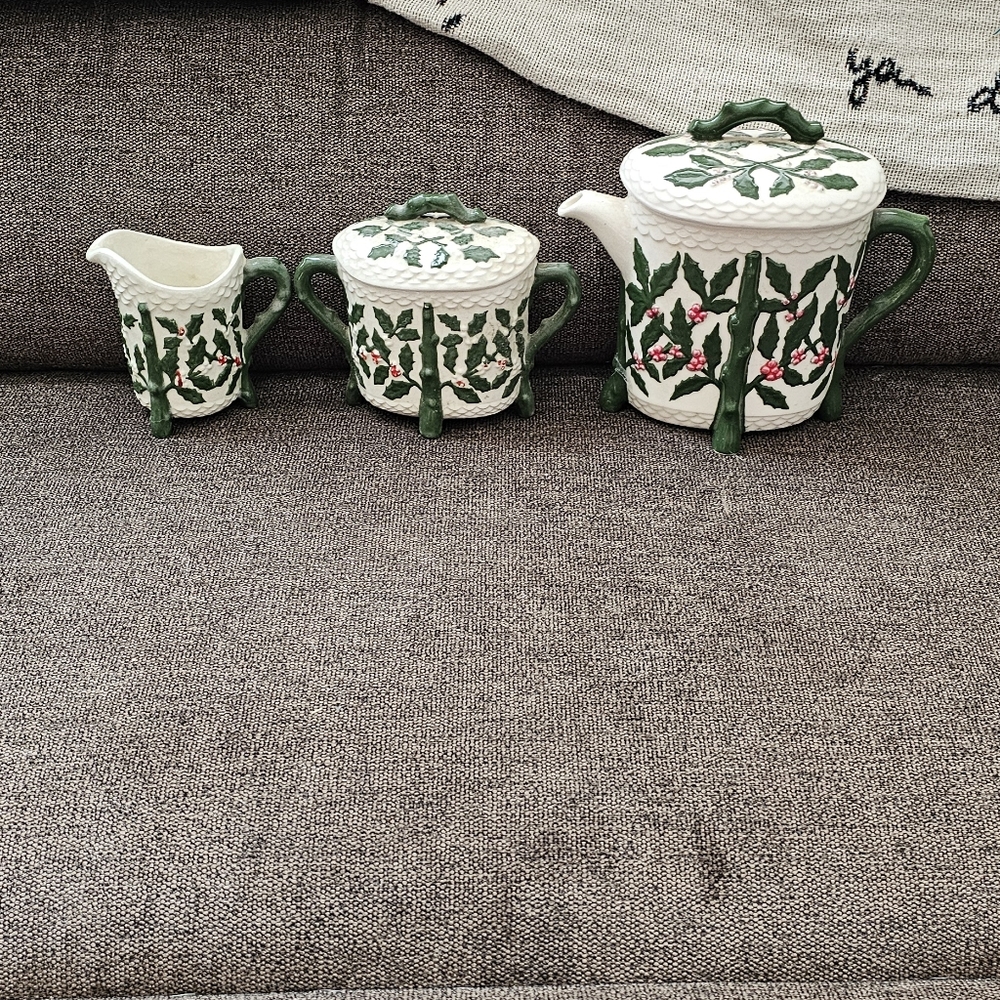 Vintage Holand mold Christmas serving set